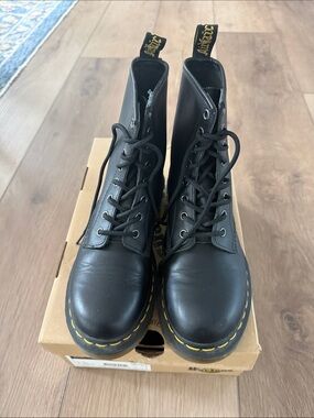 Women's 1460 Dr. Martens US 7